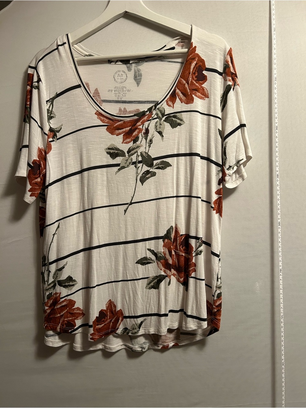 Scoop Neck Short Sleeve Floral Stripe Tee - White with Rust Floral